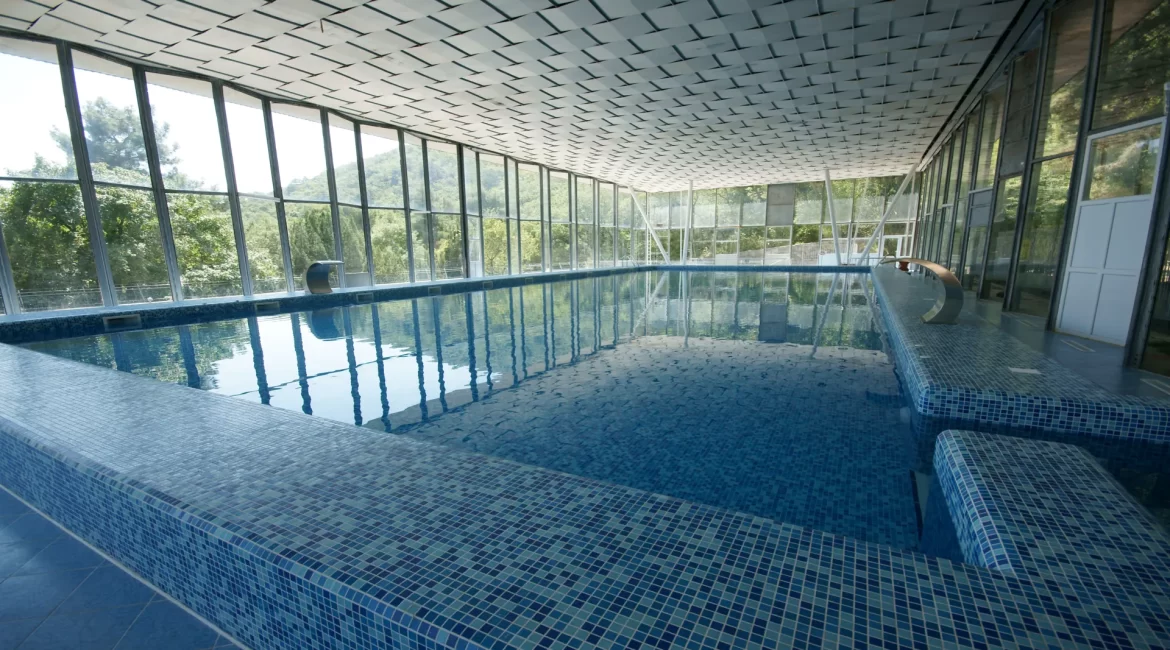 Бассейн крытый